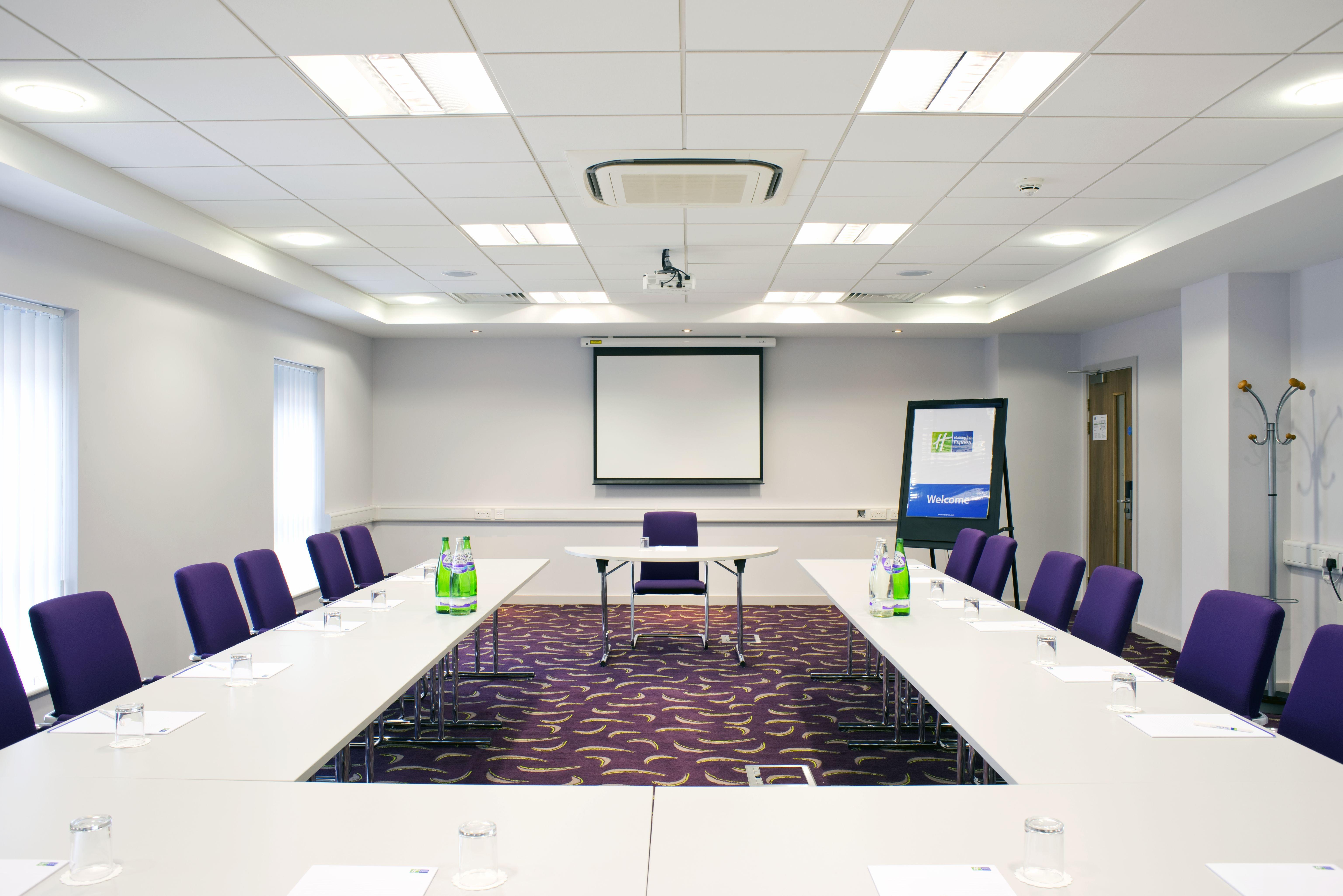 Holiday Inn Express Dunstable, An Ihg Hotel Exteriér fotografie